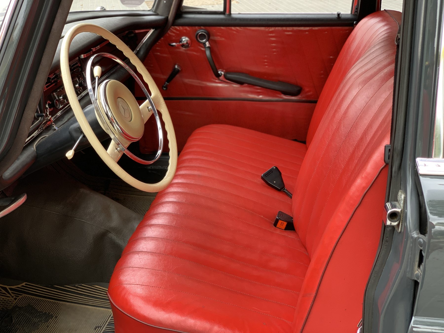 Mercedes-Benz 190d Colas