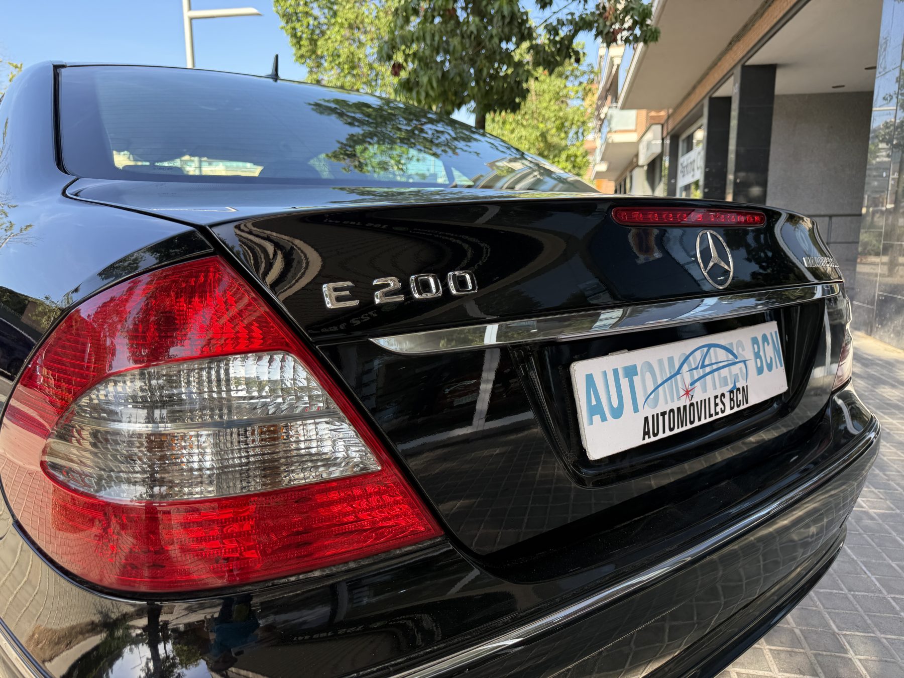 Mercedes-Benz E200